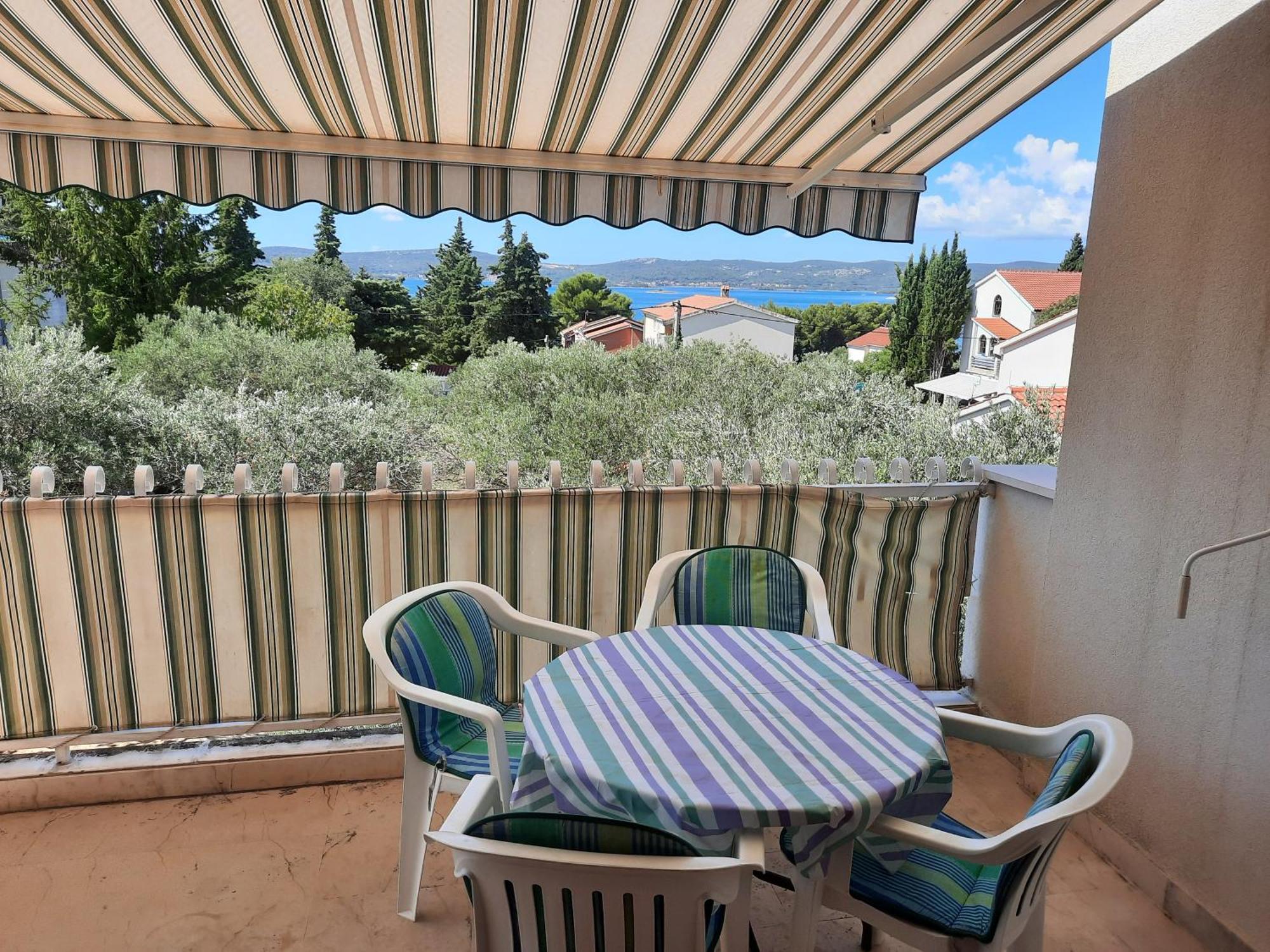 Apartmani Maver Sveti Filip i Jakov Exteriör bild