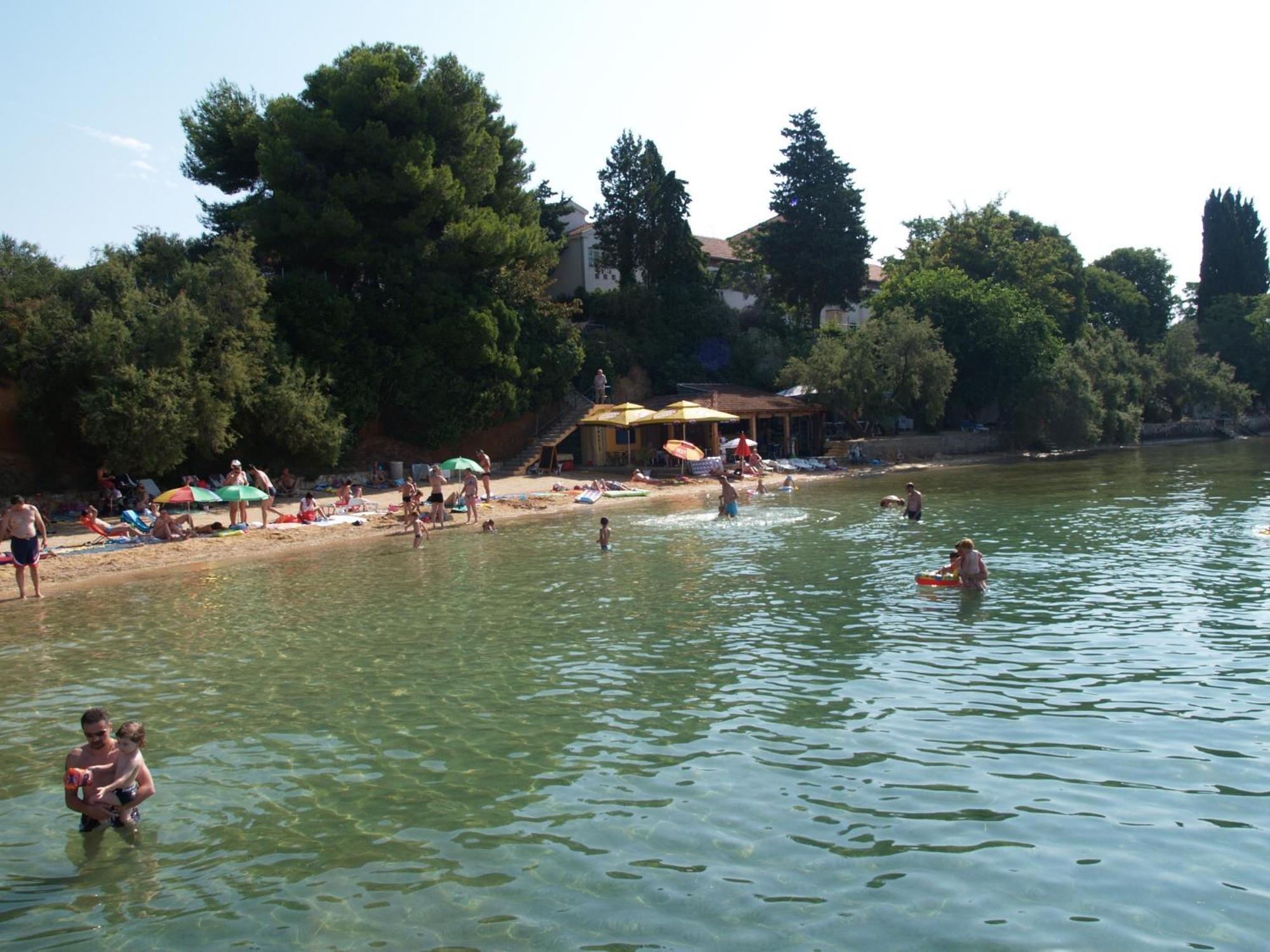 Apartmani Maver Sveti Filip i Jakov Exteriör bild